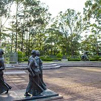 Tres Mujeres Caminando - Museo de Arte Costarricense